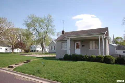 1318 Hamilton St, Pekin, IL 61554