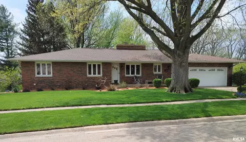 613 Yorkshire Dr, Washington, IL 61571