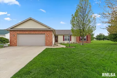 1282 Cedar Lake Dr, Metamora, IL 61548