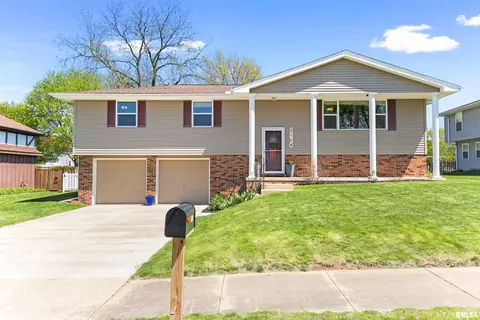 5830 N Old Orchard Dr, Peoria, IL 61614