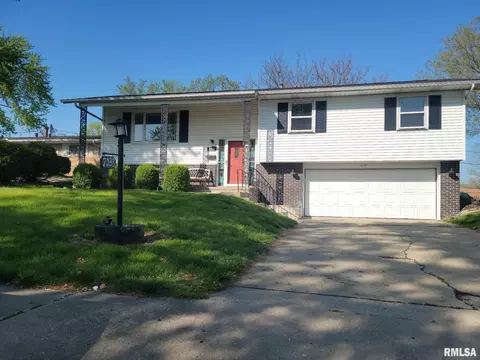 7038 N Teakwood Ct, Peoria, IL 61614