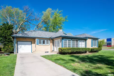 619 W Knoll Crest Dr, Peoria, IL 61614