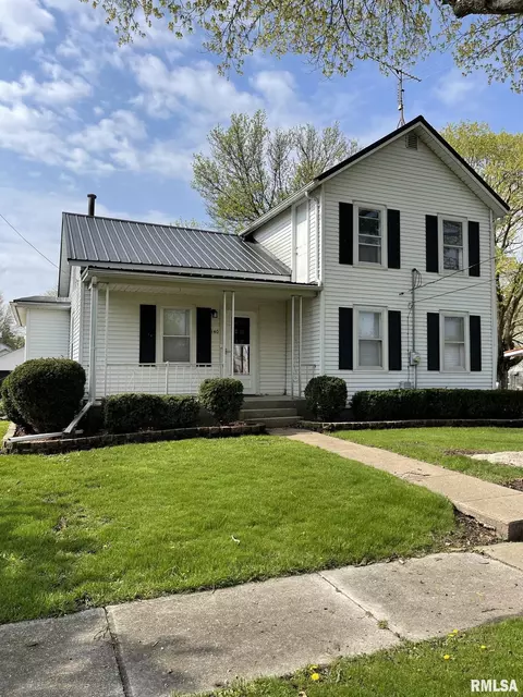 140 W Railroad St, Roseville, IL 61473
