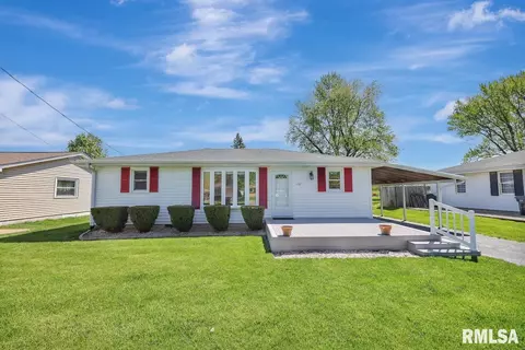 308 Sherwood Park Rd, Washington, IL 61571