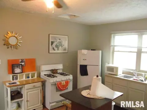 511 Main St, Henry, IL 61537 photo 4