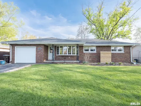 12 Holly Ave, Bartonville, IL 61607