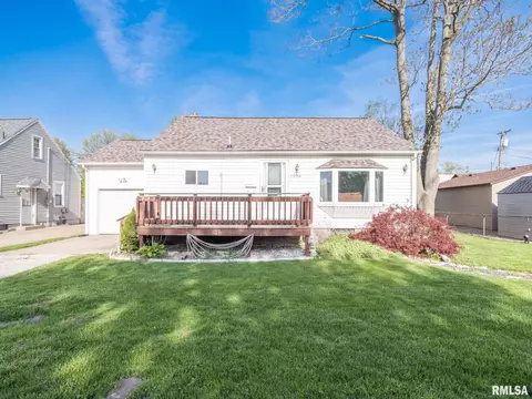 1204 Avon St, Pekin, IL 61554