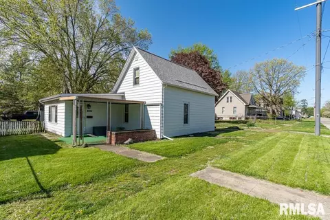 238 W Spruce St, Canton, IL 61520