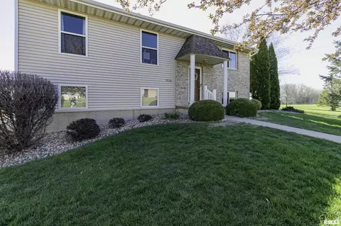 2216 S 2nd Ave, Morton, IL 61550