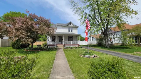 715 N 5th St, Chillicothe, IL 61523
