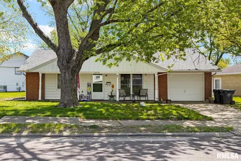 1616 Florence Ave, Pekin, IL 61554