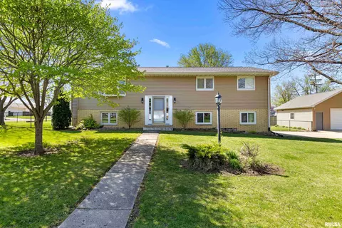 201 Georgia Pkwy, Washington, IL 61571