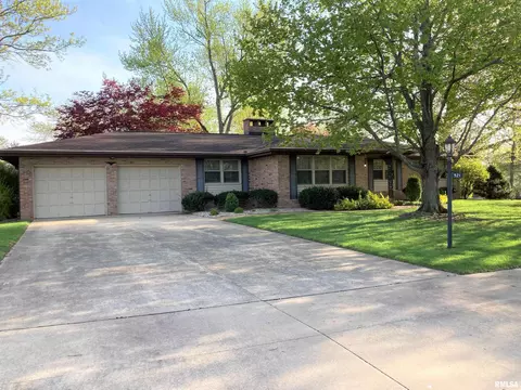 921 Birchwood Dr, Washington, IL 61571