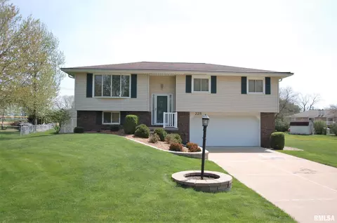 228 S Castle Dr, Dunlap, IL 61525