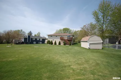 228 S Castle Dr, Dunlap, IL 61525 photo 4
