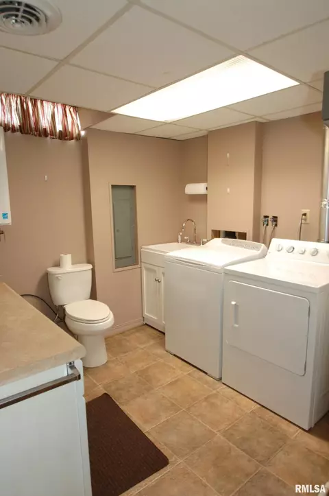 228 S Castle Dr, Dunlap, IL 61525 photo 39