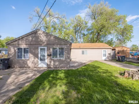1118 Shire Ave, Pekin, IL 61554