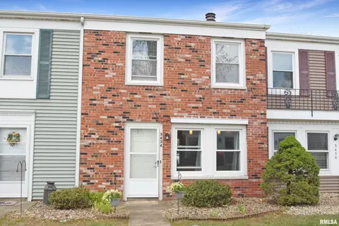 3434 N Sandia Dr, Peoria, IL 61604