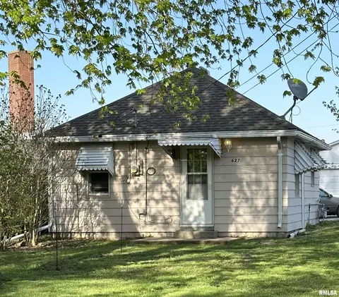 627 Pekin Ave, East Peoria, IL 61611