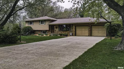 6523 N Fox Chapel Trl, Edwards, IL 61528