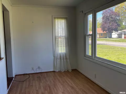 1150 E Locust St, Canton, IL 61520 photo 3