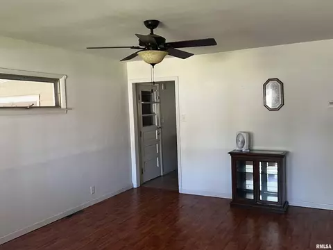 1150 E Locust St, Canton, IL 61520 photo 4