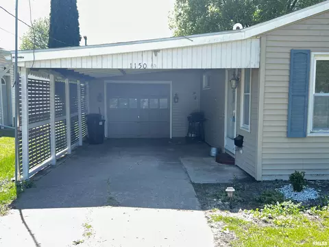 1150 E Locust St, Canton, IL 61520 photo 2