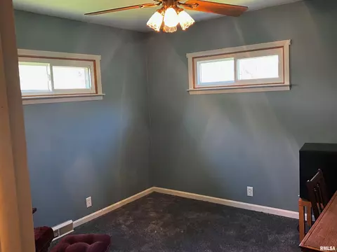1150 E Locust St, Canton, IL 61520 photo 5