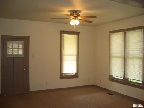 800 E Pierce St, Macomb, IL 61455 photo 4