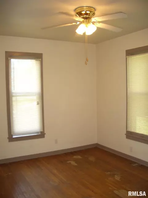 800 E Pierce St, Macomb, IL 61455 photo 3