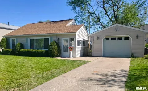 10 Park Dr, North Pekin, IL 61554