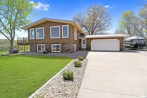 3202 Oak Run Dr, Dahinda, IL 61428