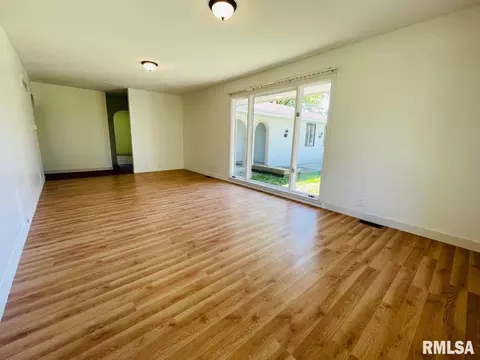 13077 E 900th St, Macomb, IL 61455 photo 5