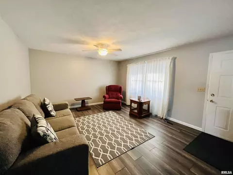 2000 Marshall Rd, Eureka, IL 61530 photo 2