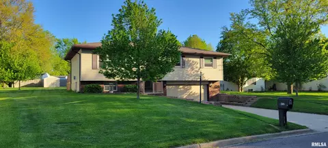 412 Bayside Dr, Germantown Hills, IL 61548