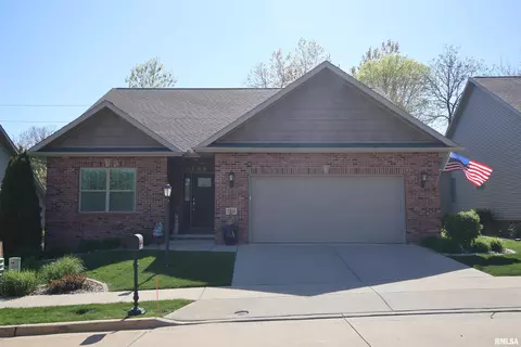 7535 N Walnut Bend Dr, Peoria, IL 61614