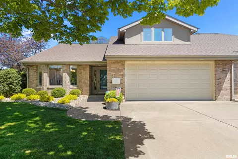 617 Country Club Ln, Pekin, IL 61554