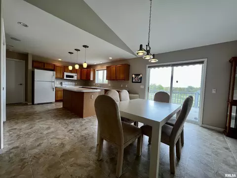 907 Oakview Dr, Macomb, IL 61455 photo 12