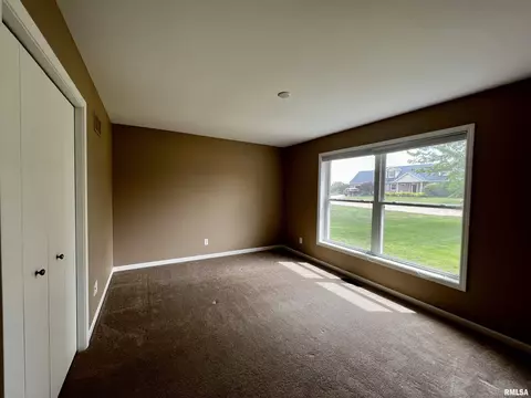 907 Oakview Dr, Macomb, IL 61455 photo 28