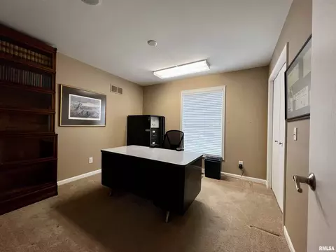 907 Oakview Dr, Macomb, IL 61455 photo 26