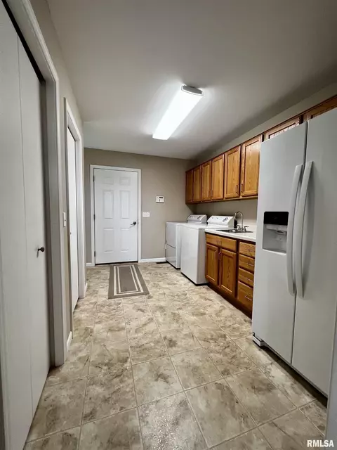 907 Oakview Dr, Macomb, IL 61455 photo 20