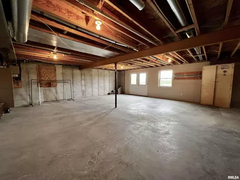 907 Oakview Dr, Macomb, IL 61455 photo 32