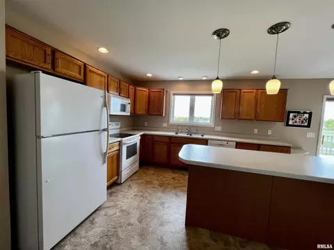 907 Oakview Dr, Macomb, IL 61455 photo 16