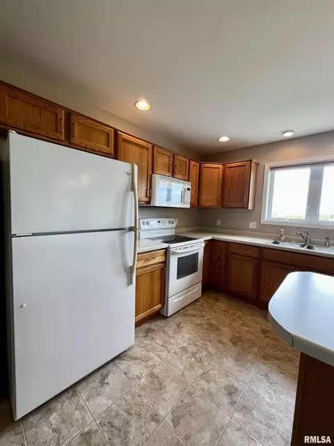 907 Oakview Dr, Macomb, IL 61455 photo 17