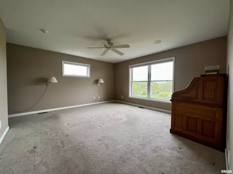 907 Oakview Dr, Macomb, IL 61455 photo 21