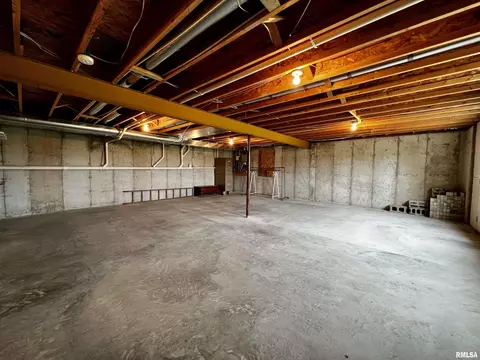 907 Oakview Dr, Macomb, IL 61455 photo 31
