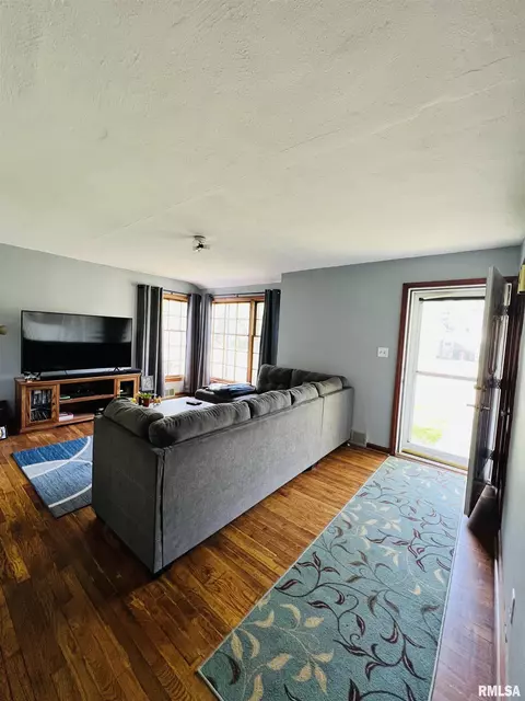 231 E Walker St, Macomb, IL 61455 photo 8