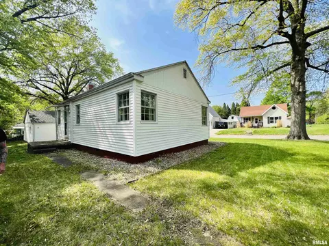 231 E Walker St, Macomb, IL 61455 photo 5
