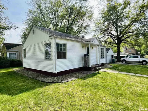 231 E Walker St, Macomb, IL 61455 photo 4
