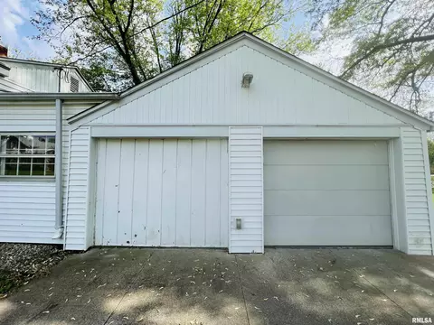 231 E Walker St, Macomb, IL 61455 photo 24